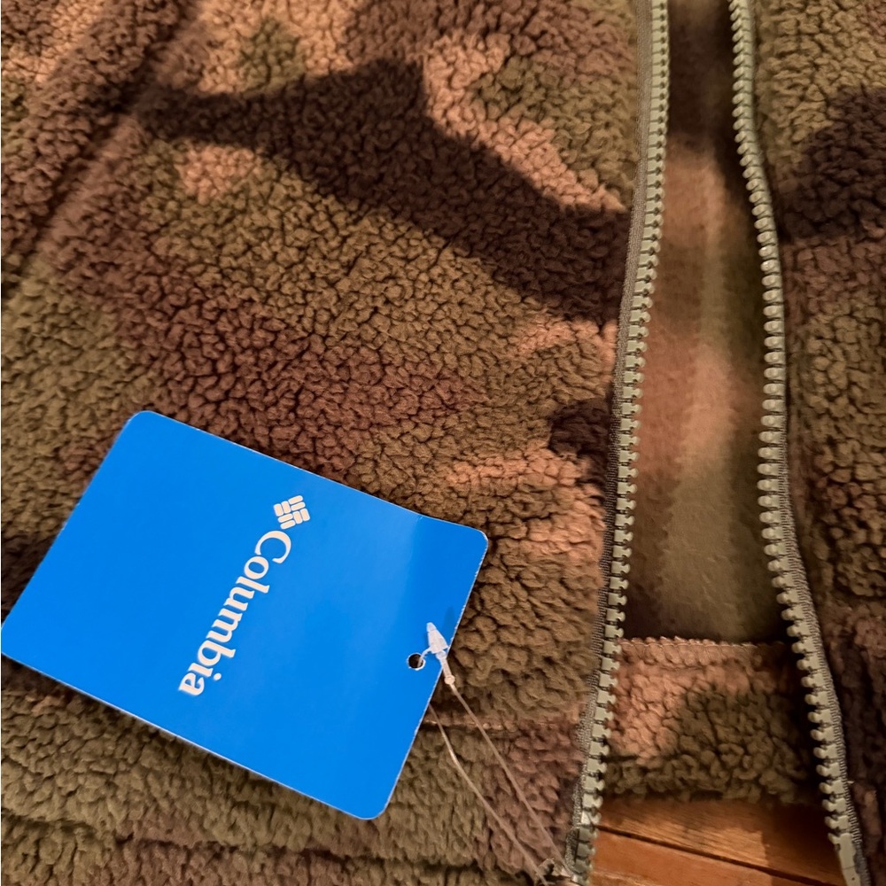 Columbia Camo Fleece. Youth Large. NWT! - Picture 2 of 4